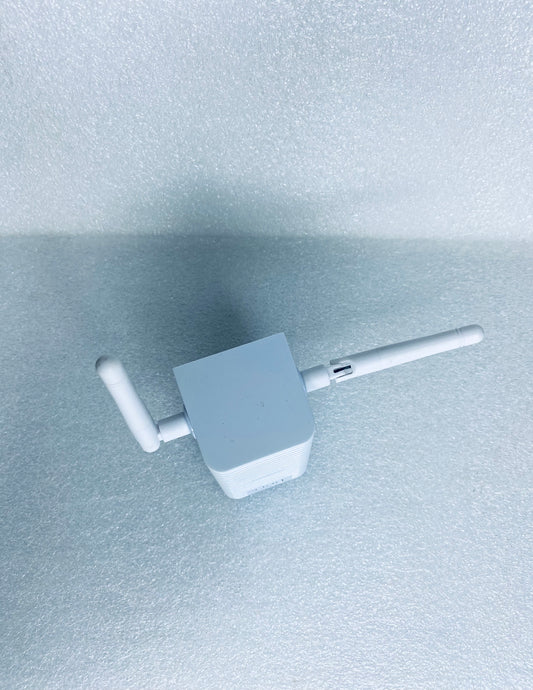 #39 - ring Chime Pro Wifi Extender & Indoor Chime, Loose Antenna, White - (READ) - (IN CONDITION AS SHOWN)