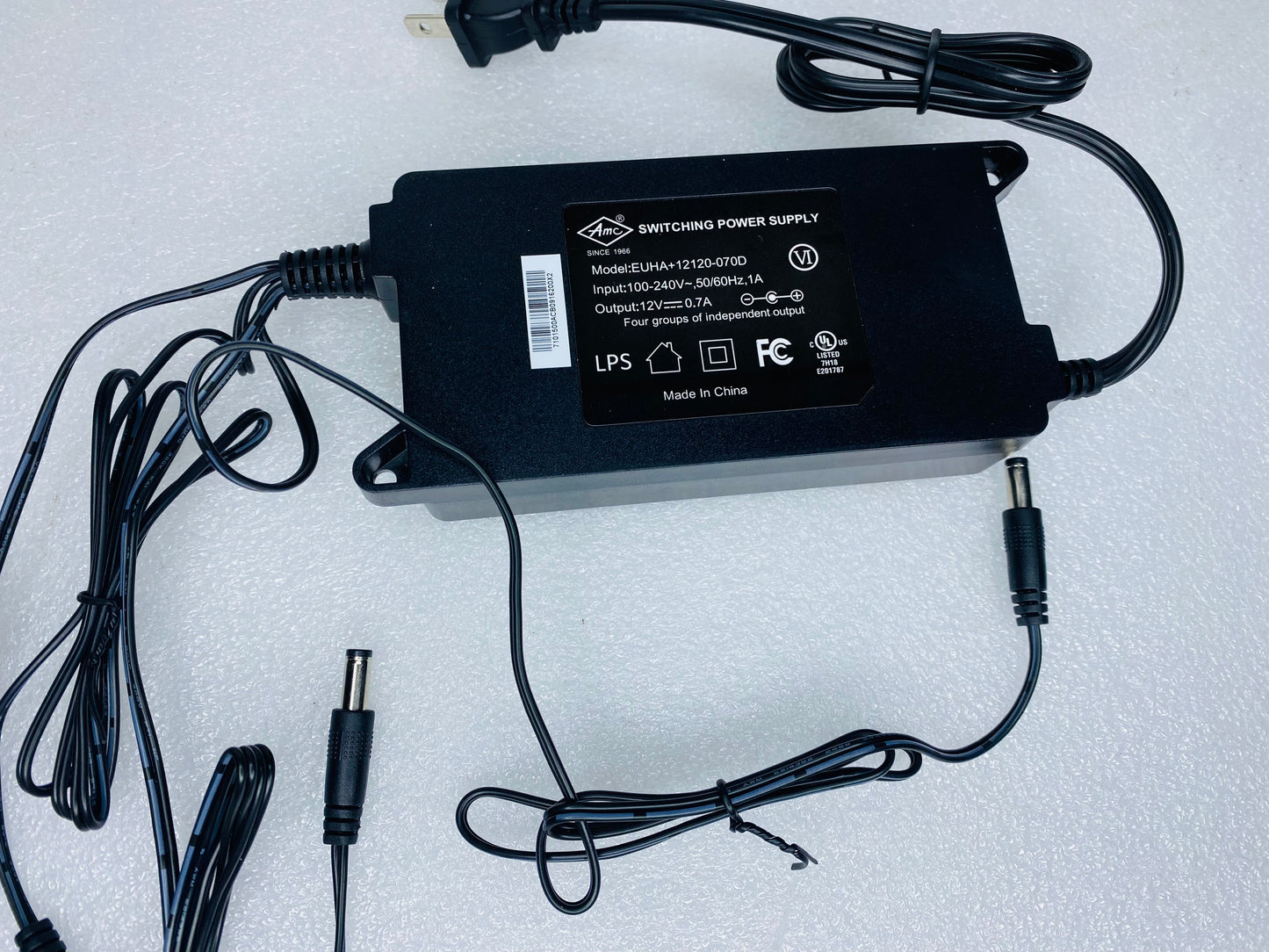 DC Switching Power Supply Security For Cameras EUHA+12120-070D 12V 0.7A - (READ)