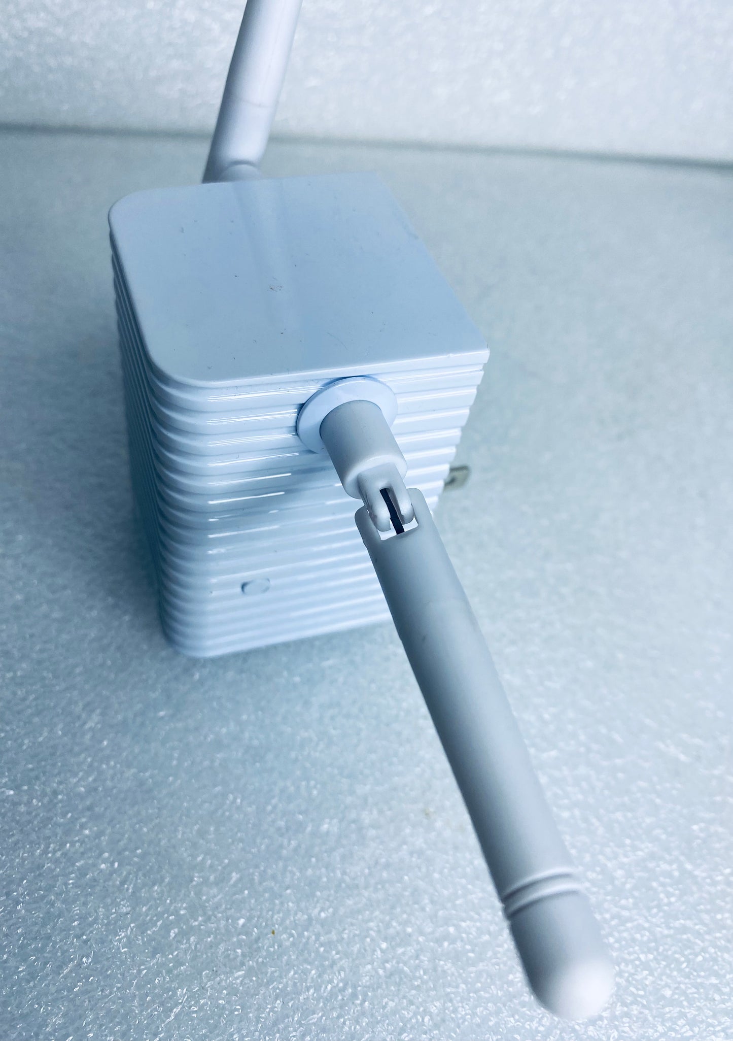 #39 - ring Chime Pro Wifi Extender & Indoor Chime, Loose Antenna, White - (READ) - (IN CONDITION AS SHOWN)