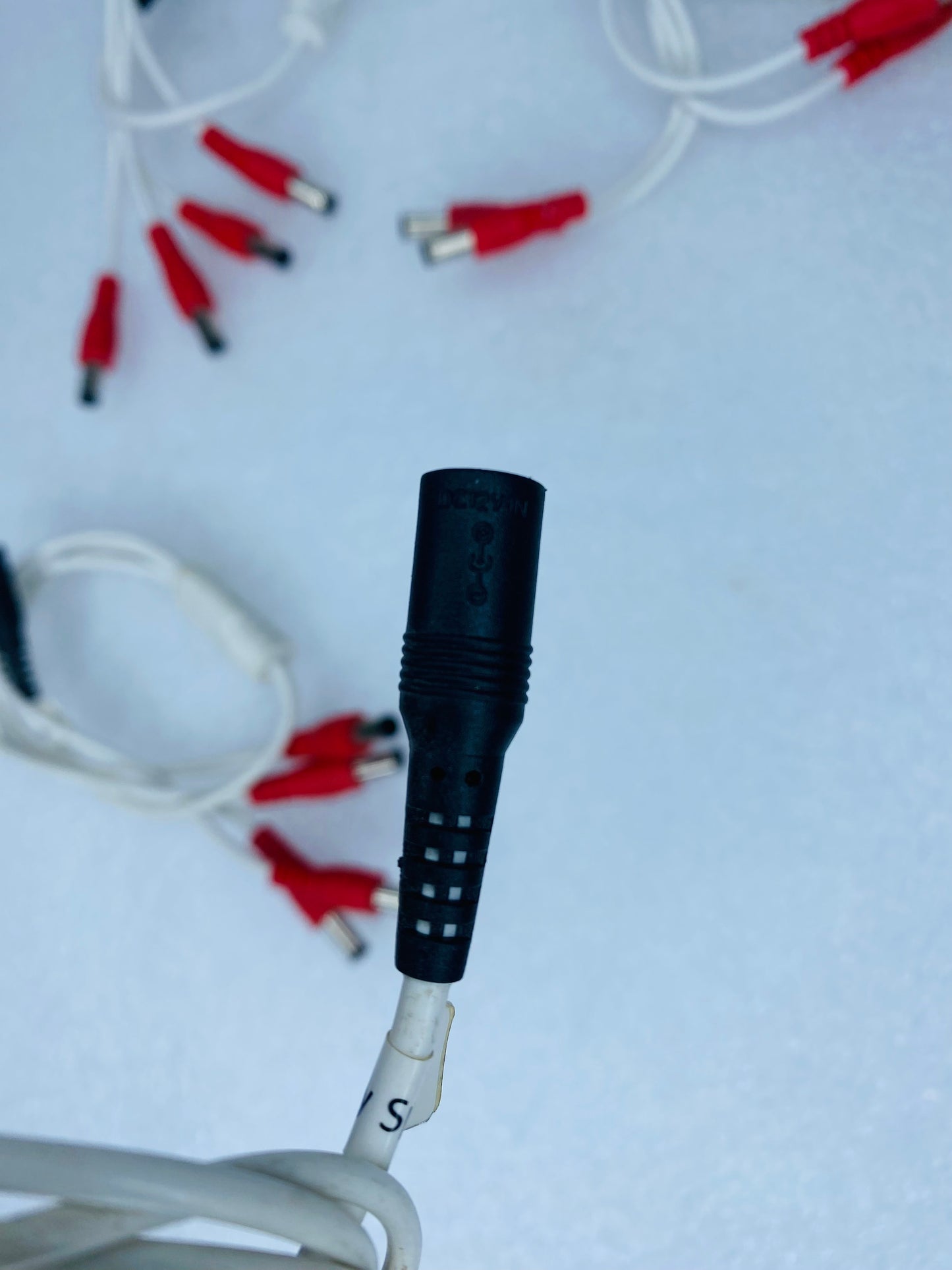 lot Of 4 - Q-See 12V In DC 12" Power Splitters, 1 Female to 4 Male Tips - (READ)