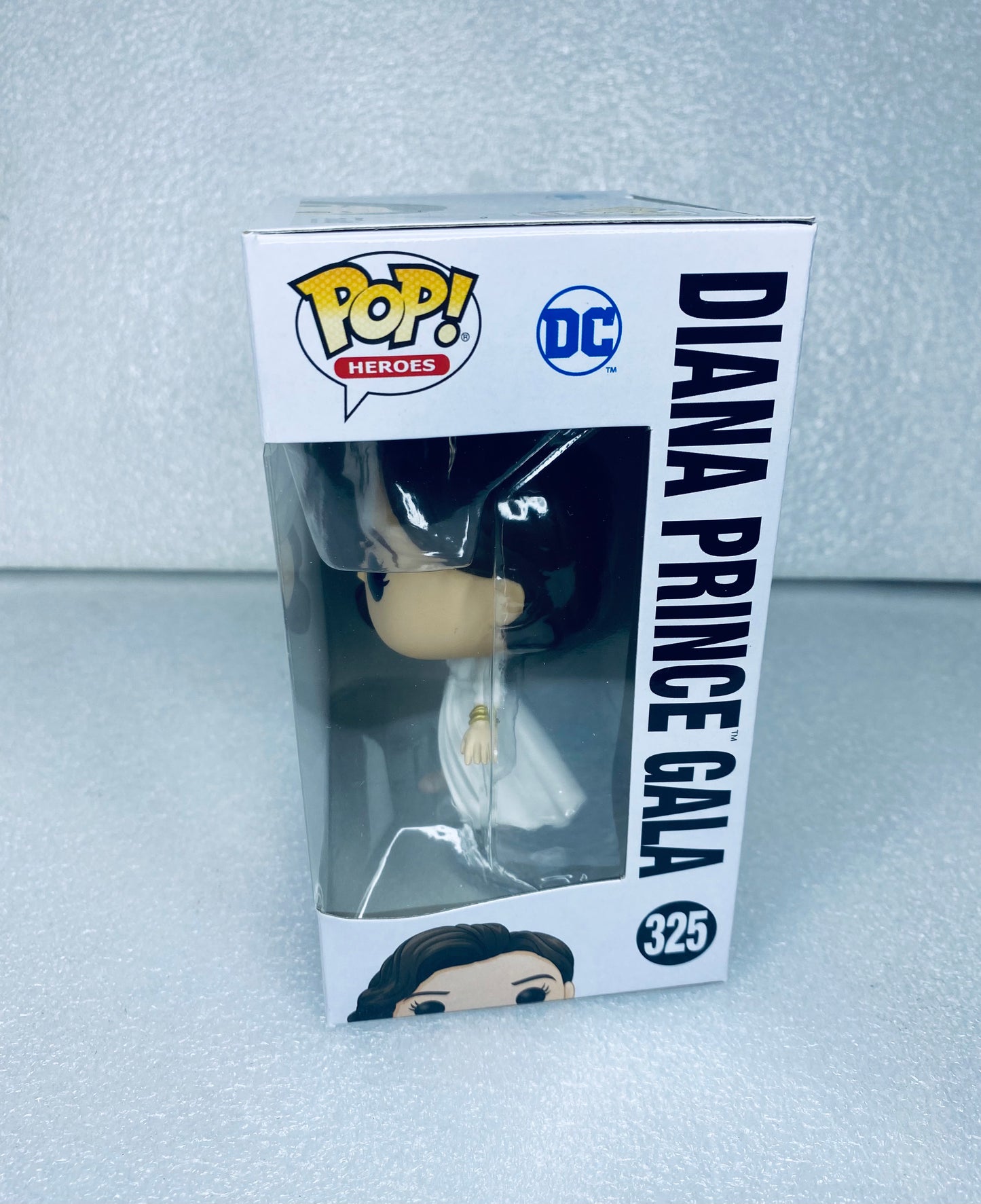 #19 - new - Pop! Heroes Wonder Woman WW84 Diana Prince Gala 325 - (READ) - (IN CONDITION AS SHOWN)