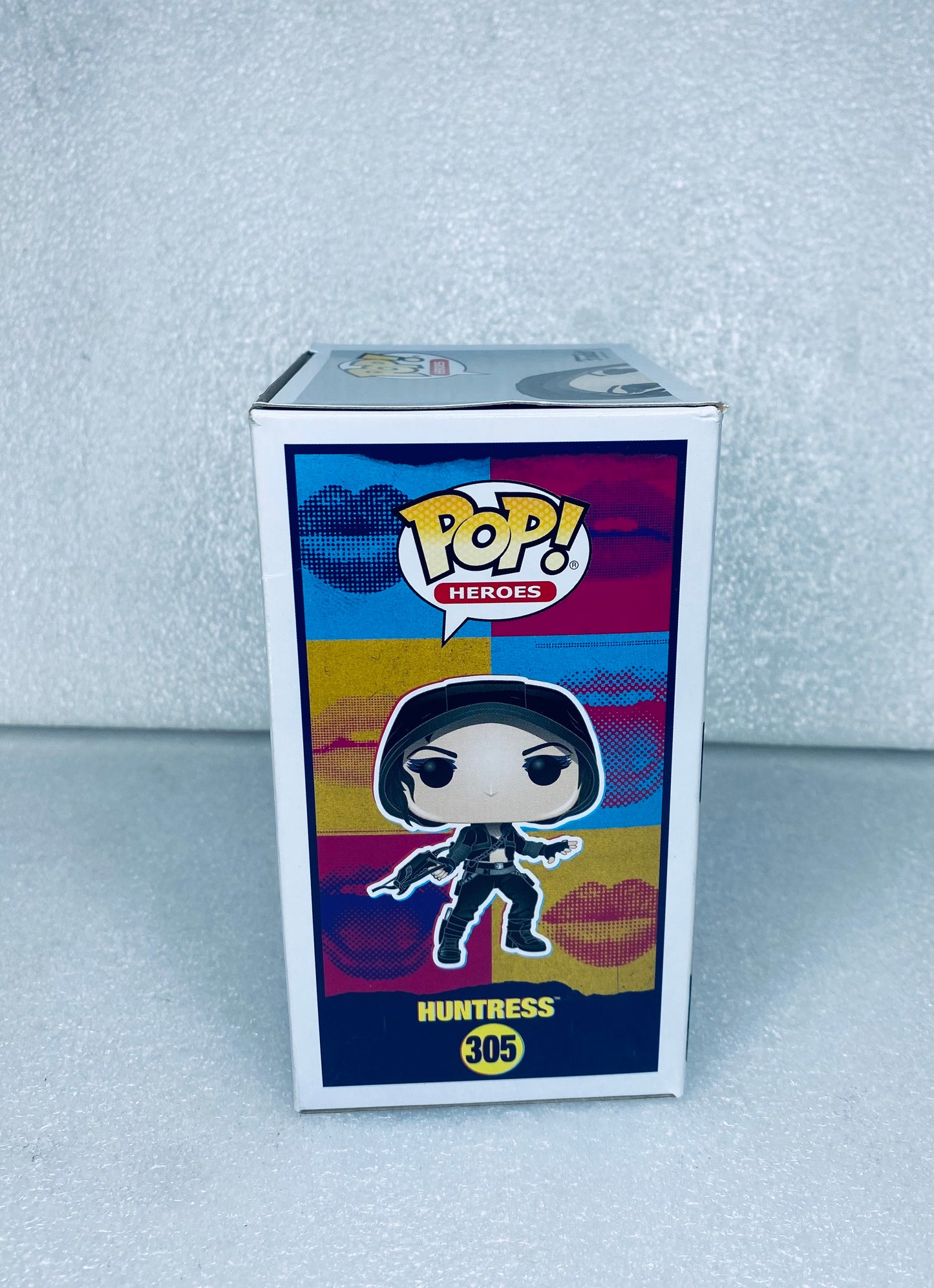 #18 - new - Pop! Heroes Birds Of Prey Huntress Vinyl Figure 305 - (READ) - (IN CONDITION AS SHOWN)
