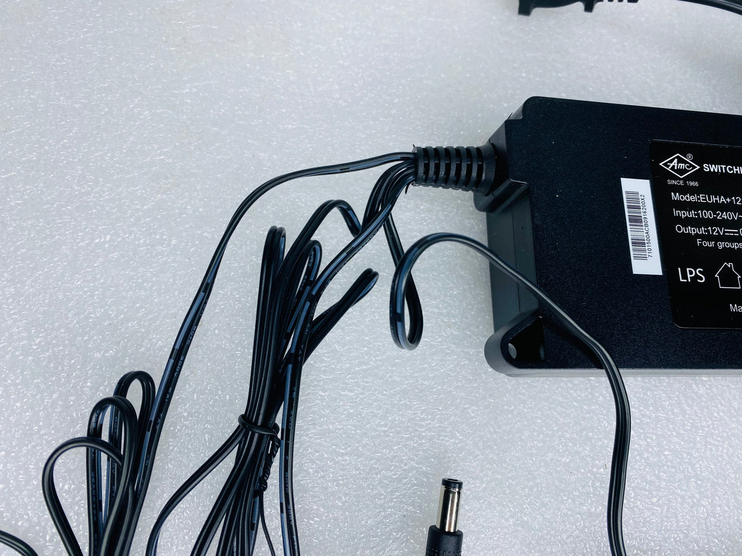 DC Switching Power Supply Security For Cameras EUHA+12120-070D 12V 0.7A - (READ)