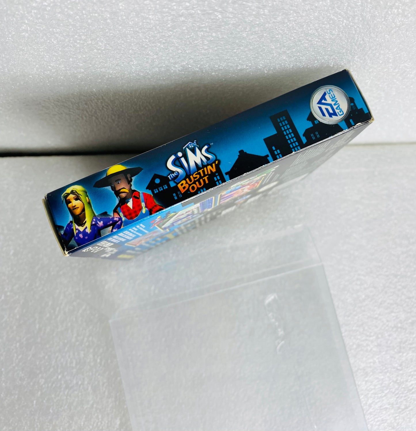 the Sims Bustin' Out (Nintendo Game Boy Advance, 2003) W/Plastic Cover - (READ)
