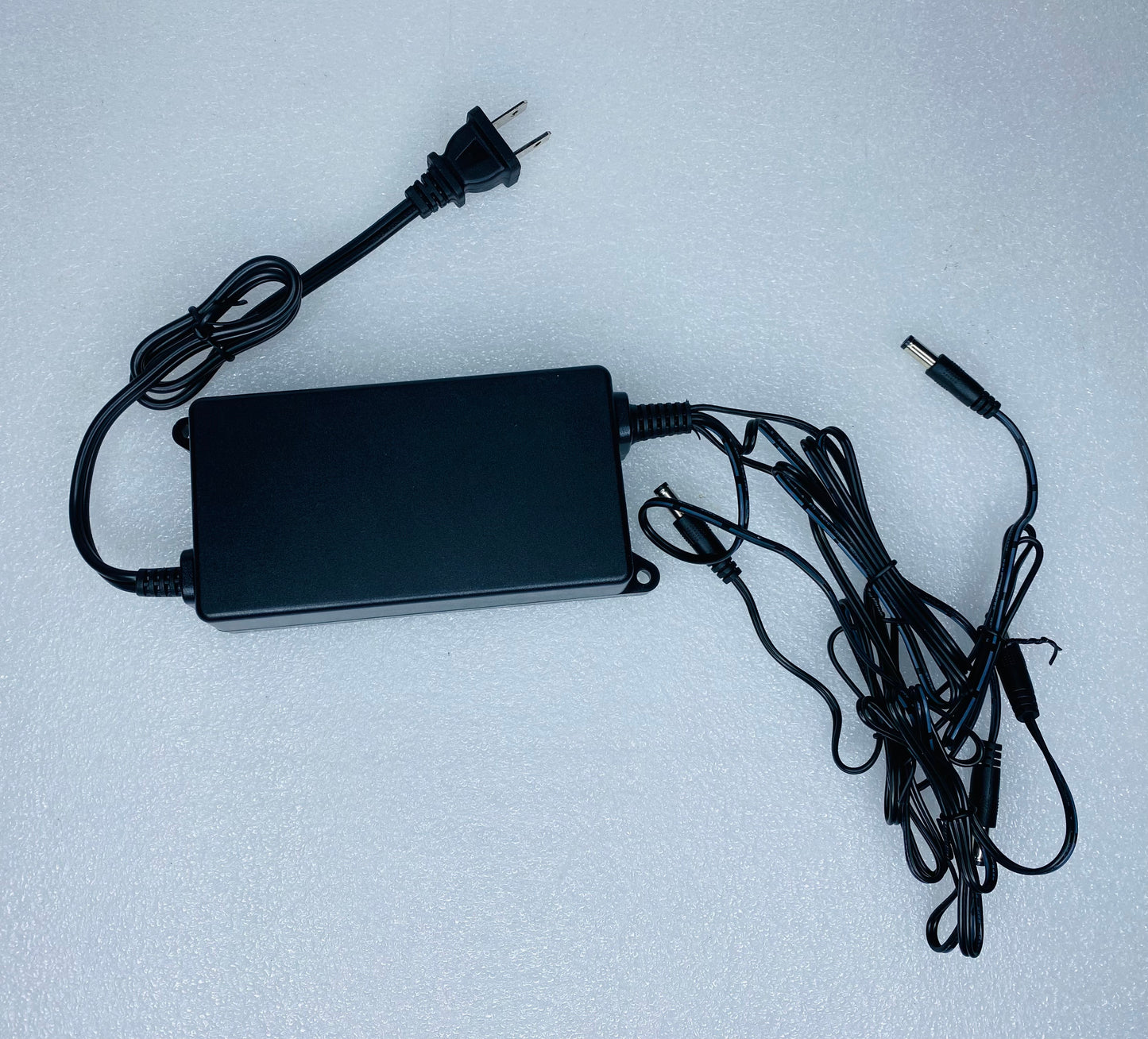 DC Switching Power Supply Security For Cameras EUHA+12120-070D 12V 0.7A - (READ)