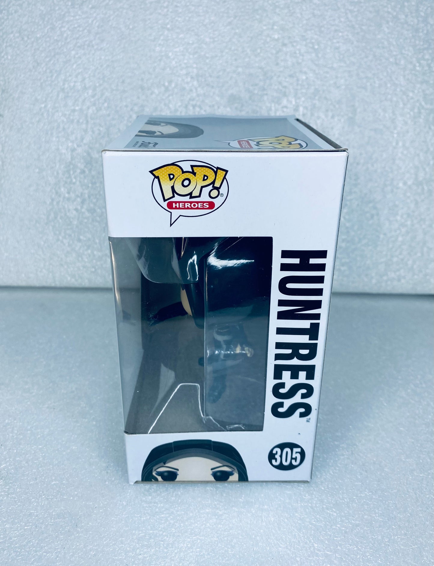 #18 - new - Pop! Heroes Birds Of Prey Huntress Vinyl Figure 305 - (READ) - (IN CONDITION AS SHOWN)