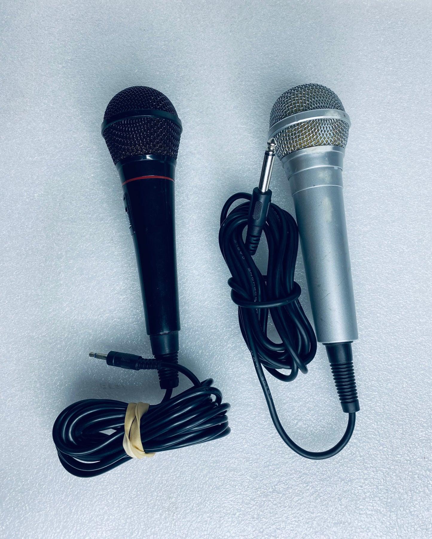#33 - lot of 2 - Microphones (6.35mm Silver & 3.5mm Black), CT329 - (READ) - (IN CONDITION AS SHOWN)