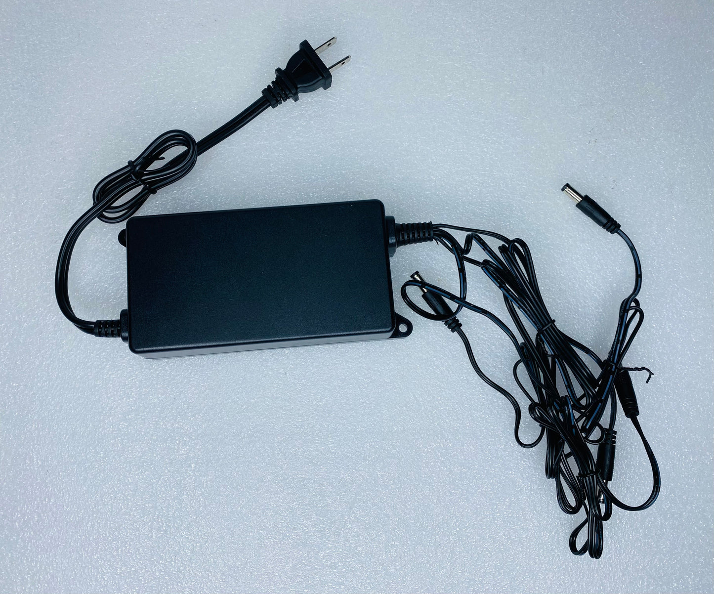 DC Switching Power Supply Security For Cameras EUHA+12120-070D 12V 0.7A - (READ)