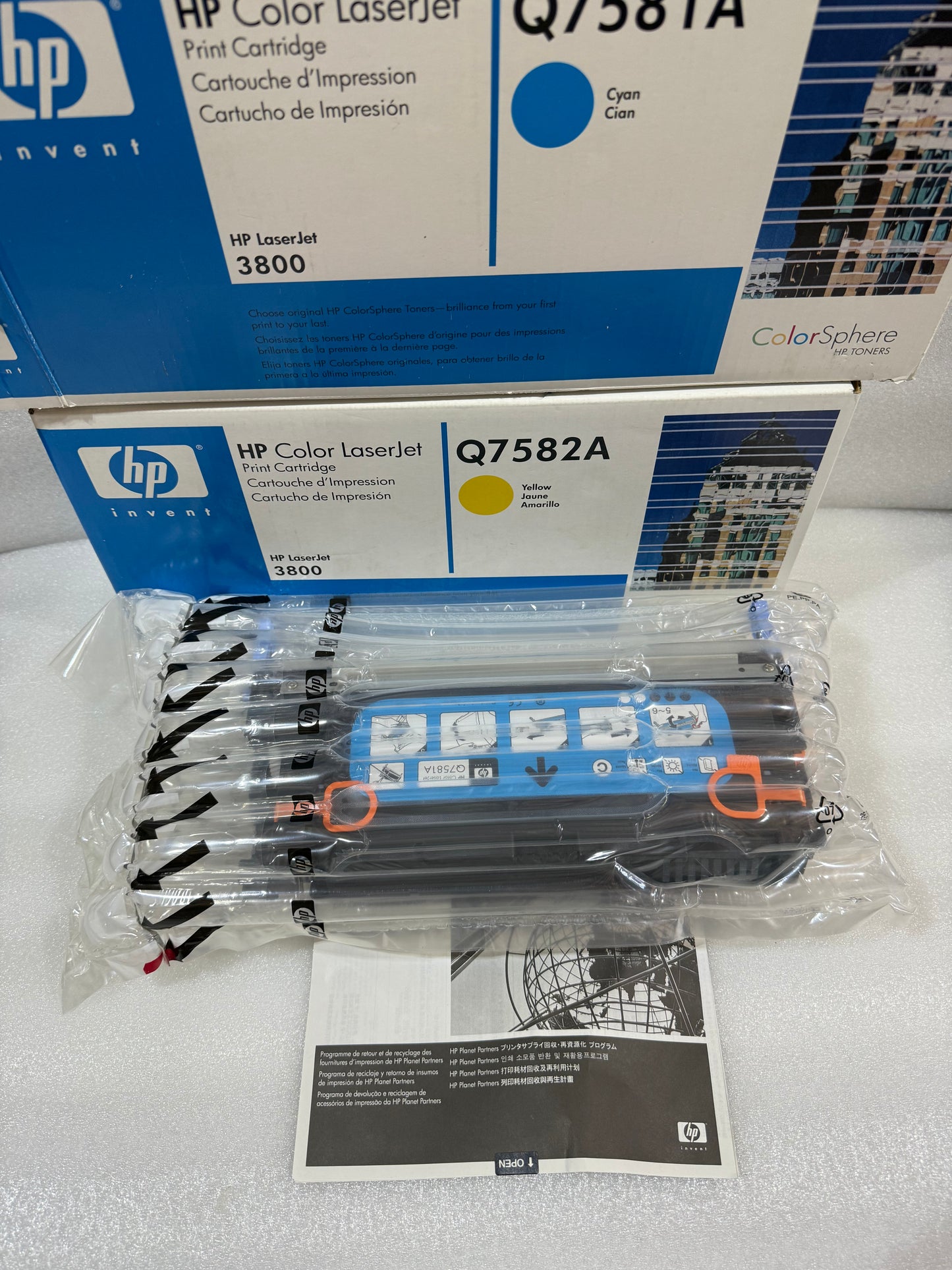 lot Of 2 - New Other - HP Color LaserJet Cartridges Yellow & Blue Q7582A- (READ)