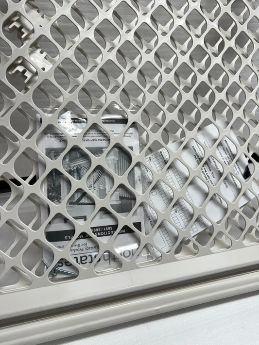 #139 - Toddleroo by North States Stairway Secure Baby Gate Plastic Baby Gate, 27" x 41" - (READ) $$