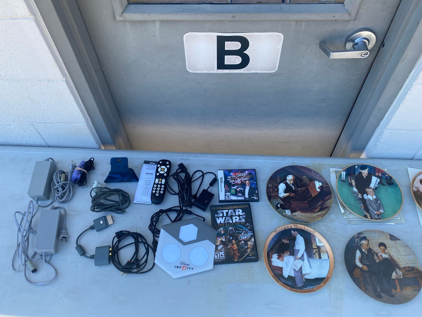 #167 - Generous Lot Of - Mixed Household & Electric Items - (IN CONDITION AS SHOWN)