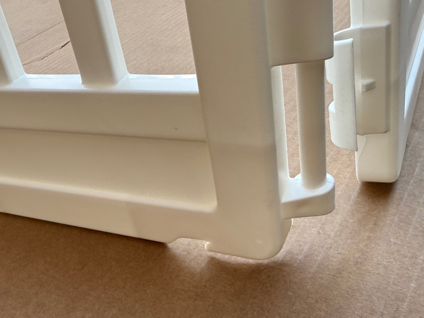 iris USA 24" 4-Panel Dog Playpen Lockable Door, 35” x 35” x 24”, White - (READ)