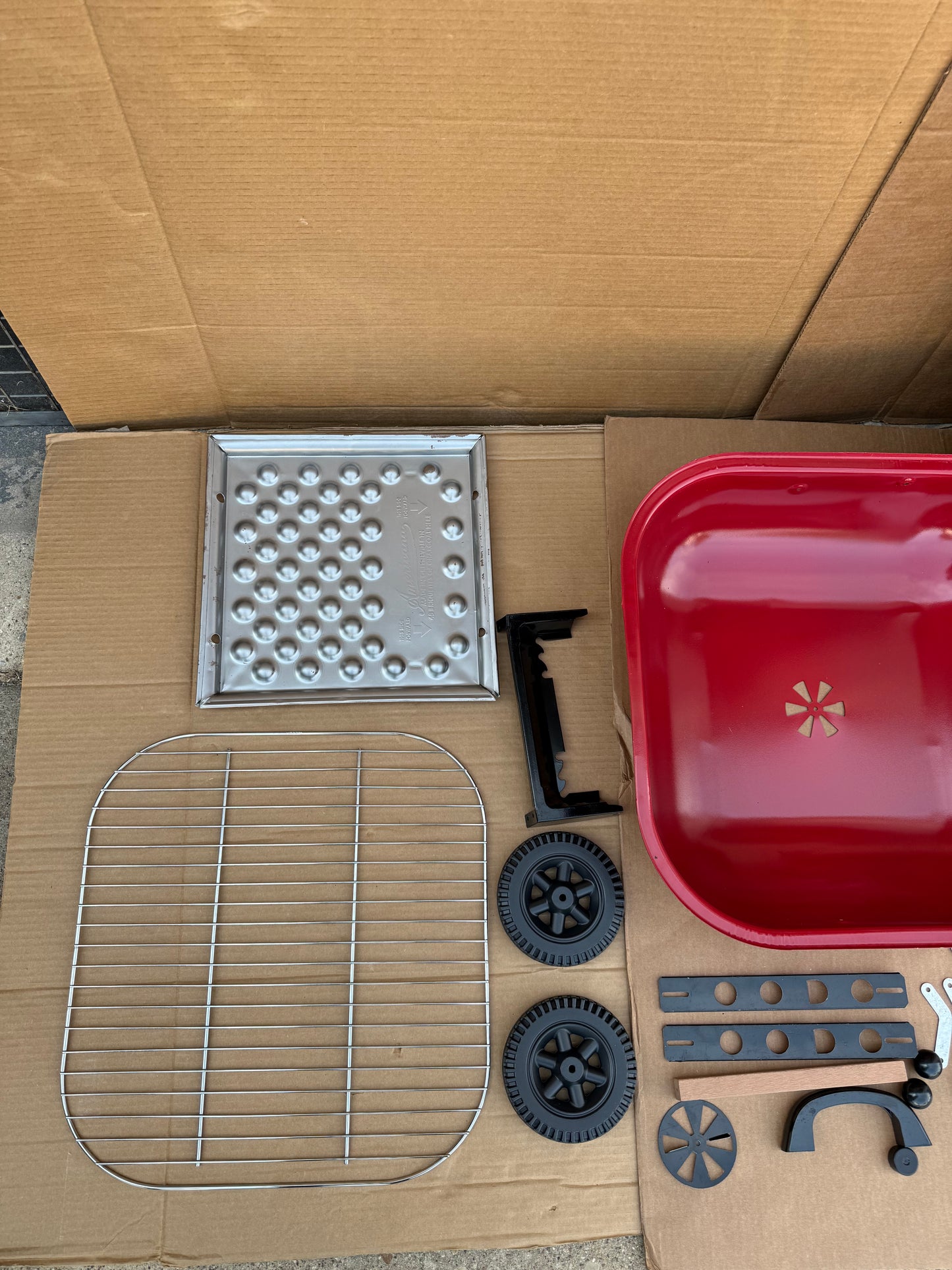 New Other - Americana The Swinger Grill In Red, 4100 - (READ)