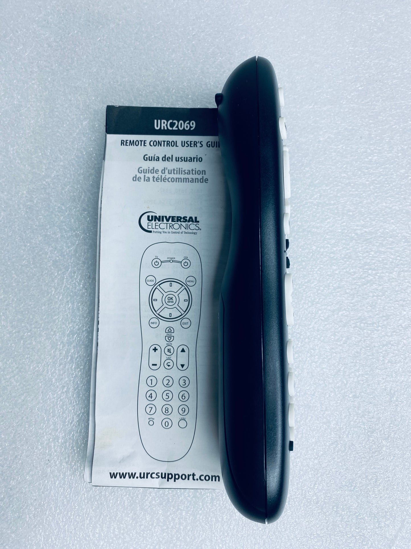 #04 - universal Electronics Programmable Remote Control, URC2069, 7" x 2" x 1", Black - (IN CONDITION AS SHOWN)