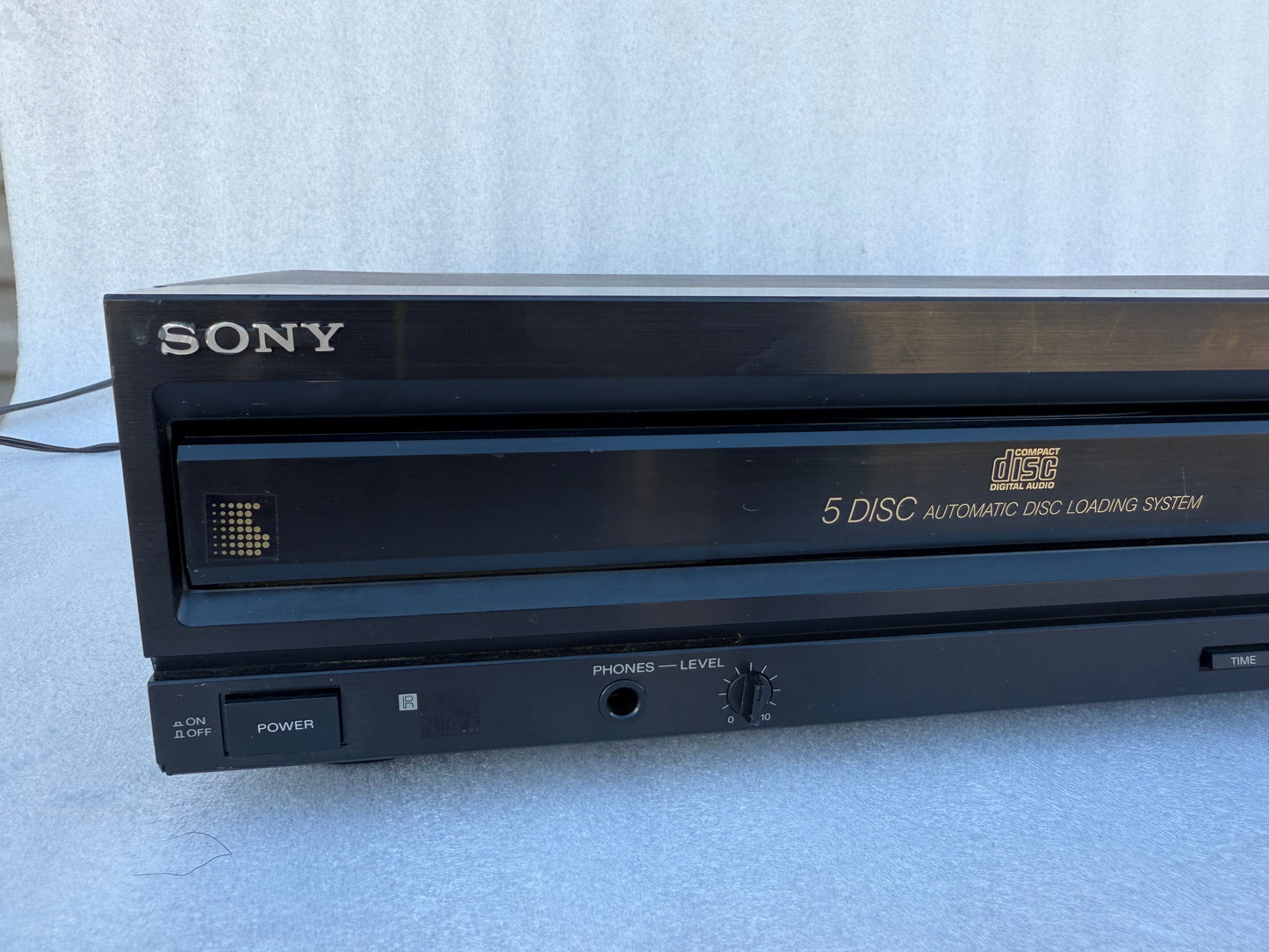 sony 5 Disc Compact Disc Player CDP-500, Black, 17" x 15" x 4" - (READ)