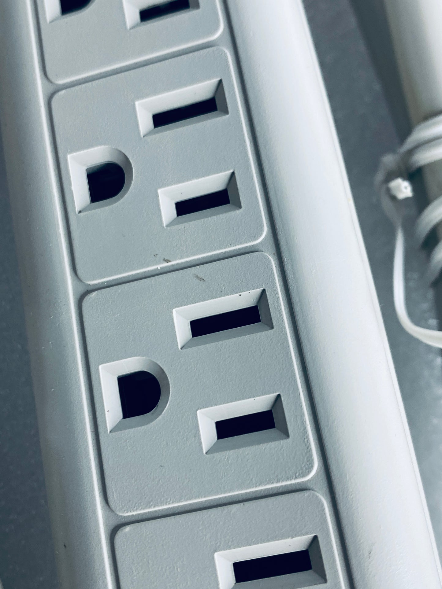 lot Of 3 New Other - 6 Outlet 125V 15A Surge Protectors, BB-06-1