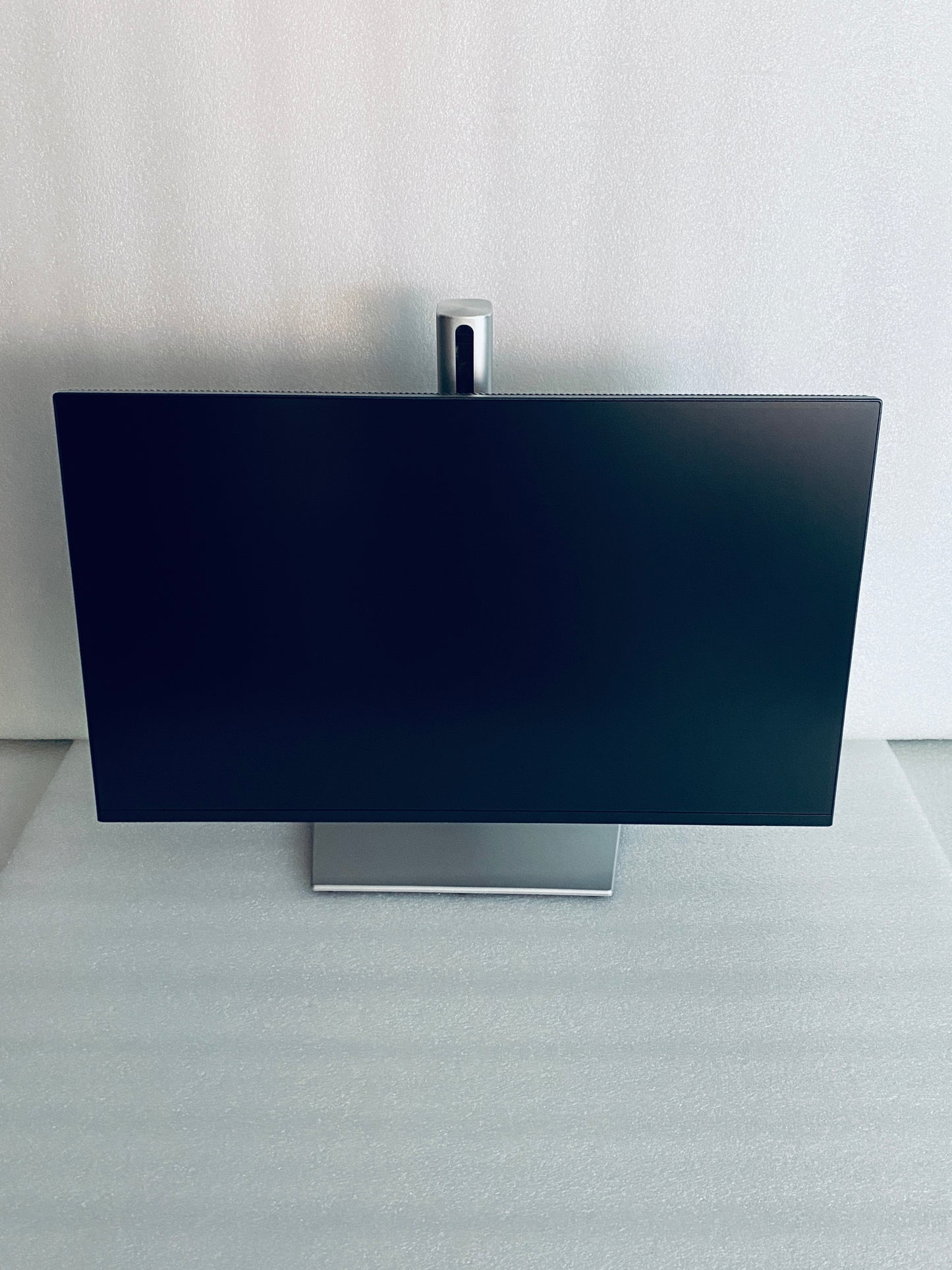 New Open Box-Dell P2225H 22" Full HD 100Hz 16:9 1ms LED Monitor, Black/Silver