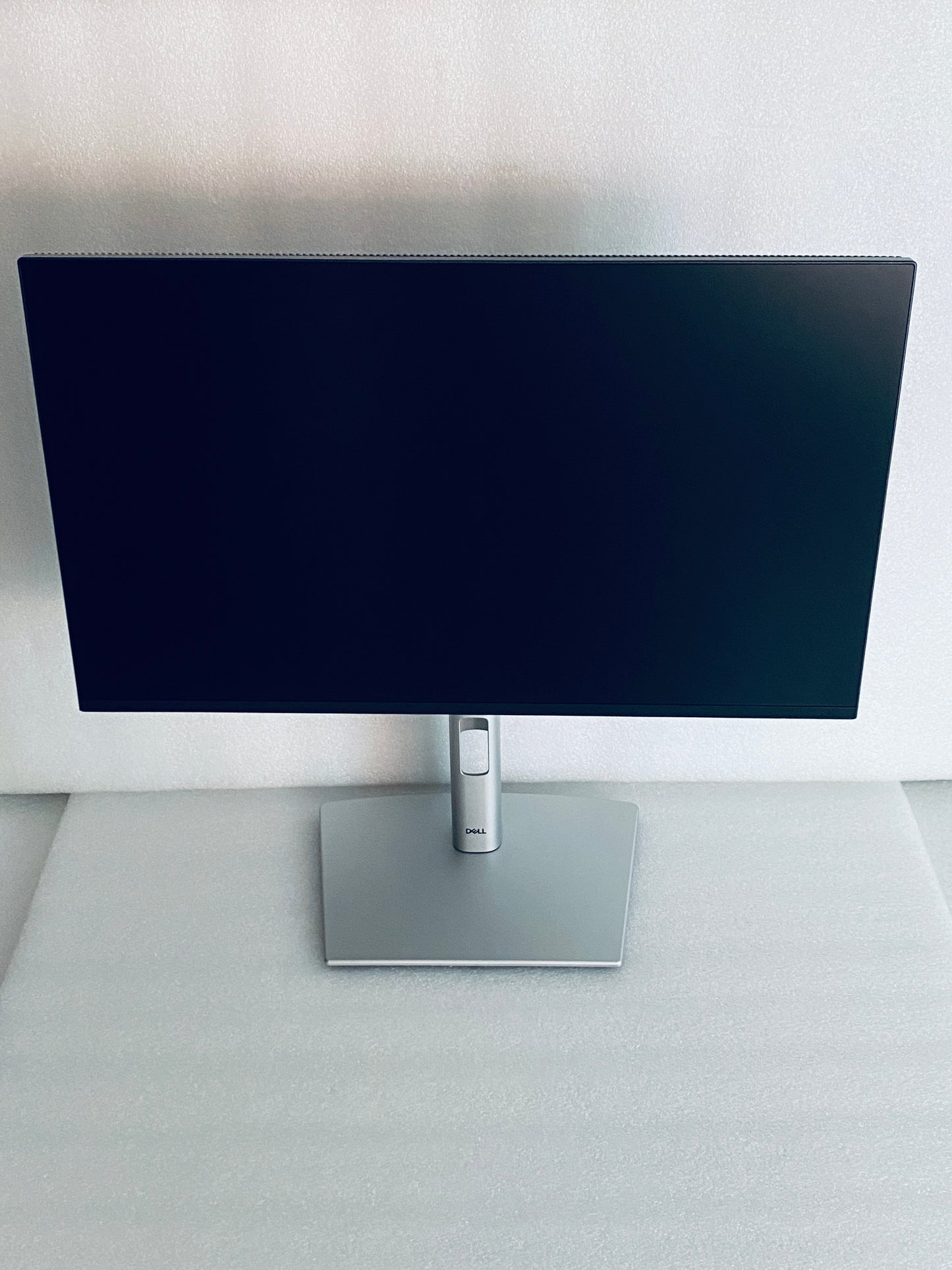 New Open Box-Dell P2225H 22" Full HD 100Hz 16:9 1ms LED Monitor, Black/Silver