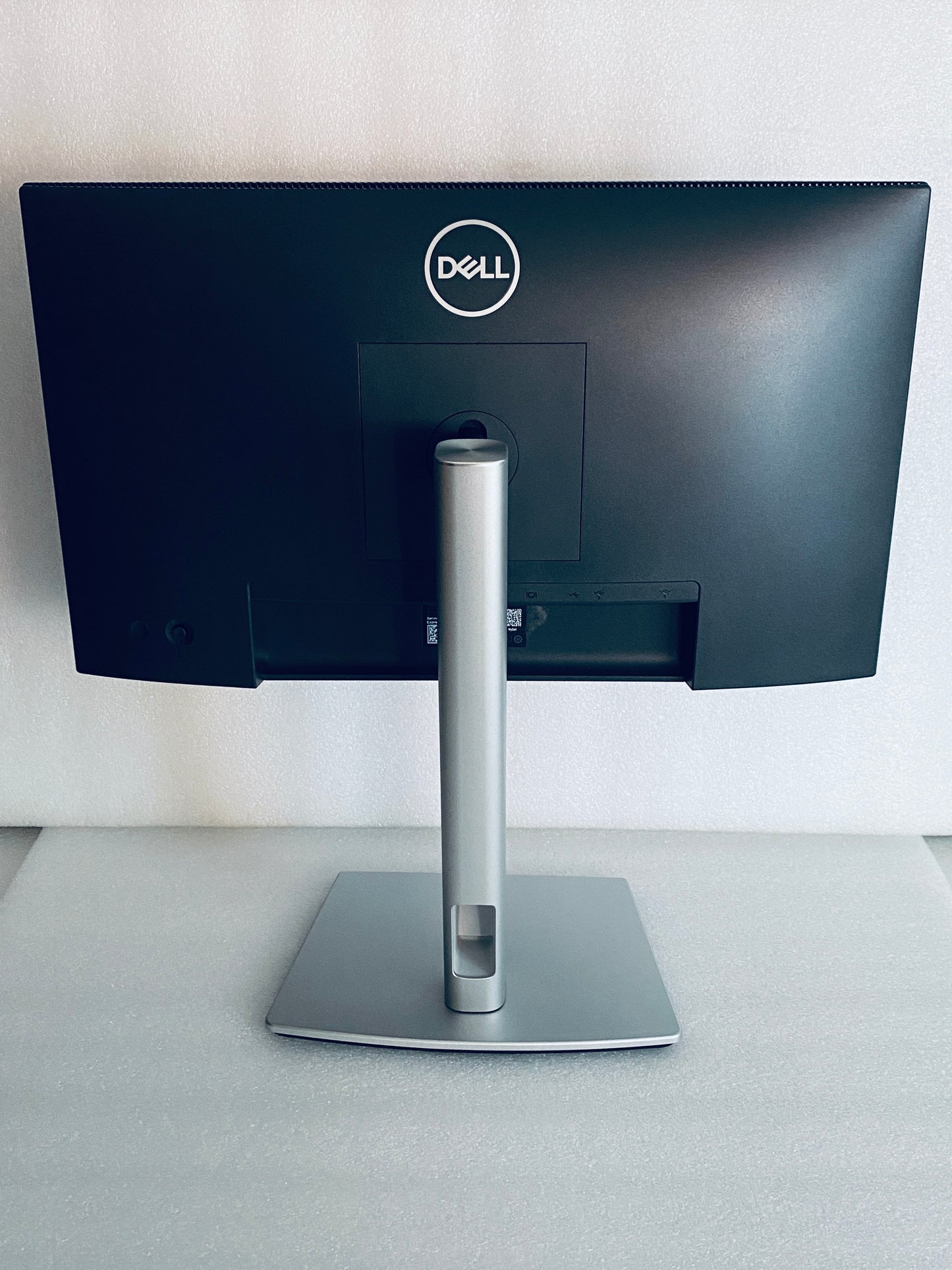 New Open Box-Dell P2225H 22" Full HD 100Hz 16:9 1ms LED Monitor, Black/Silver