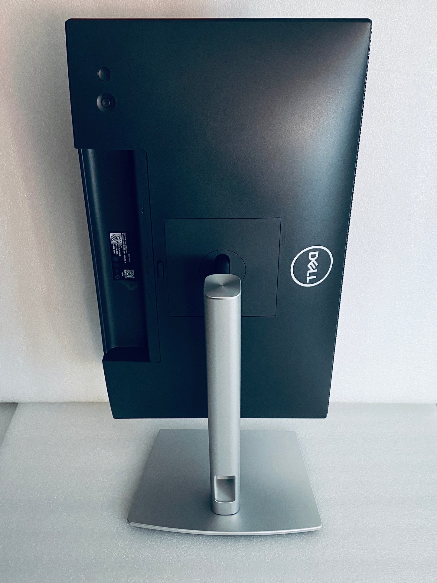 New Open Box-Dell P2225H 22" Full HD 100Hz 16:9 1ms LED Monitor, Black/Silver