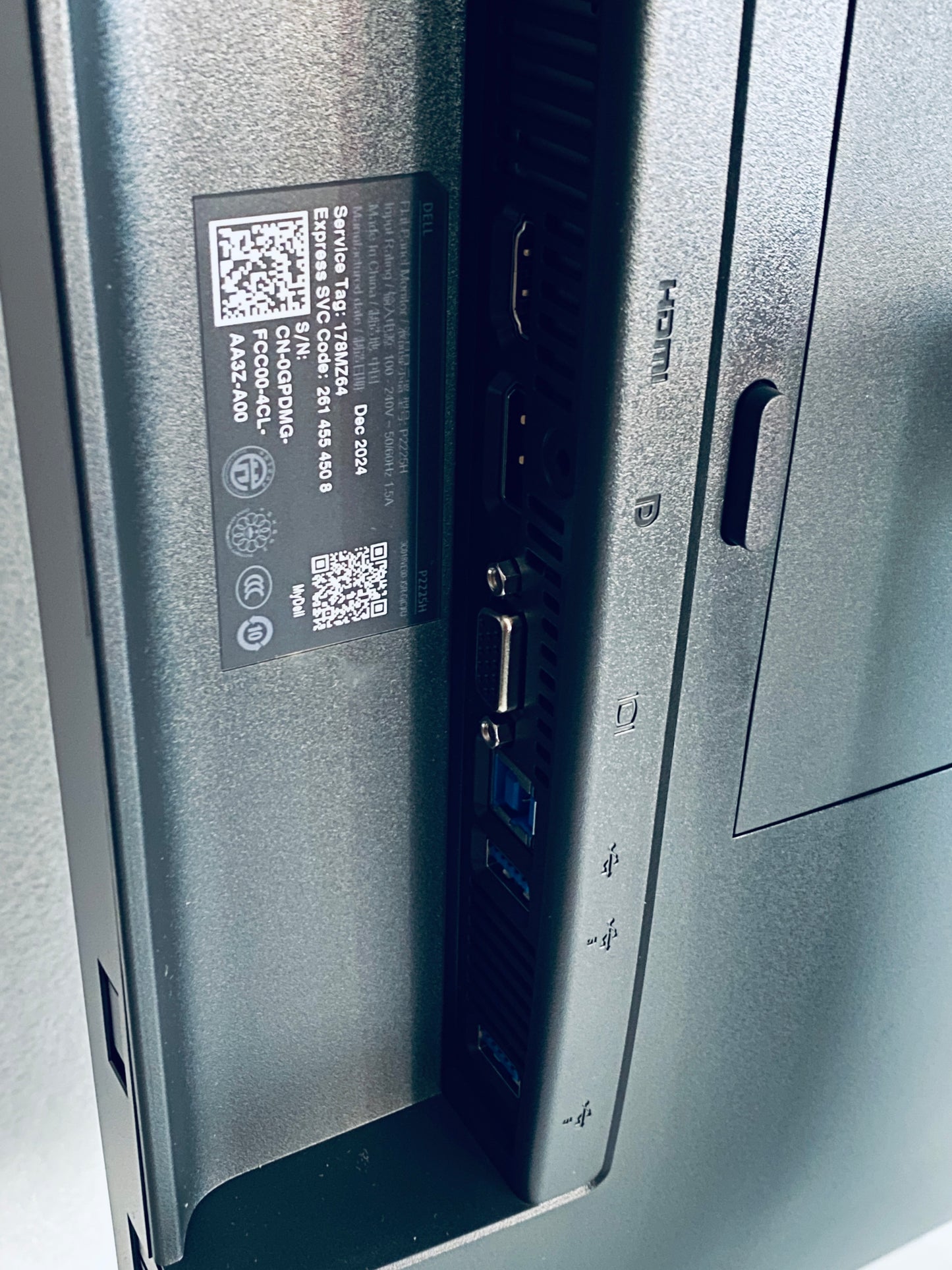 New Open Box-Dell P2225H 22" Full HD 100Hz 16:9 1ms LED Monitor, Black/Silver