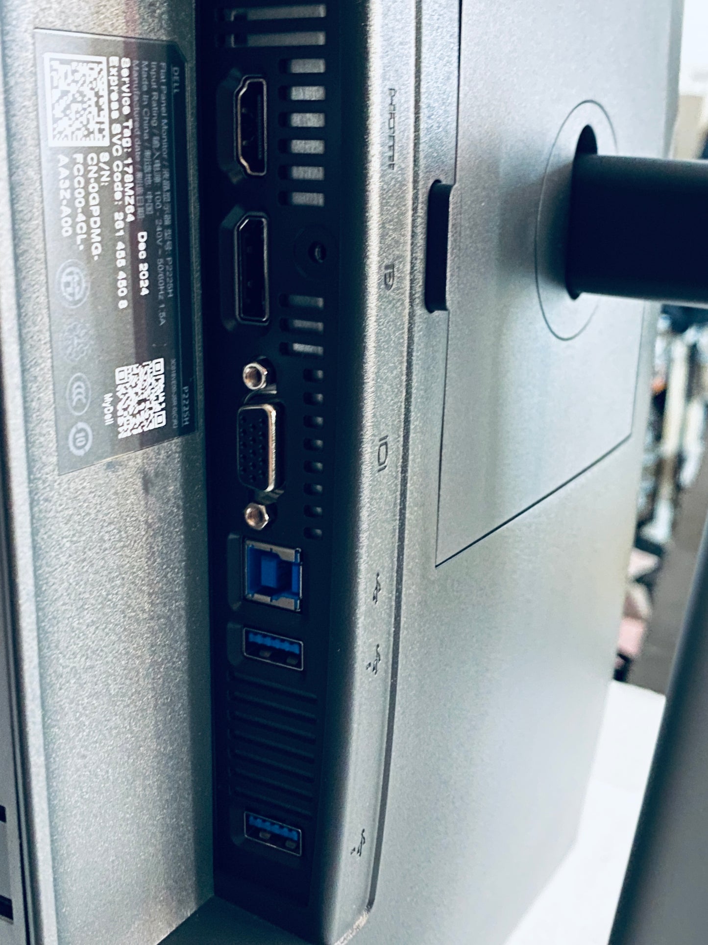 New Open Box-Dell P2225H 22" Full HD 100Hz 16:9 1ms LED Monitor, Black/Silver