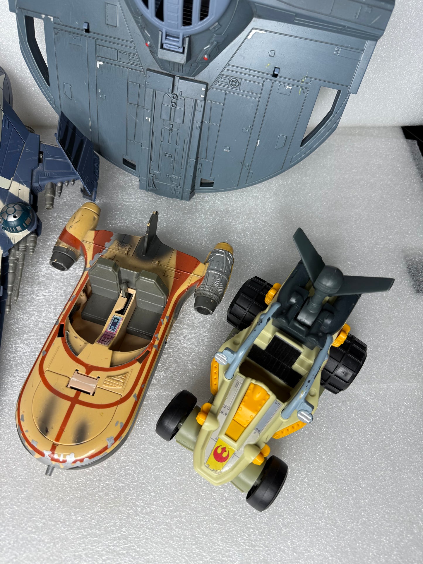 lot of 6 - Star Wars Jedi, Sith & Rebel Ships, Various Series - (READ)