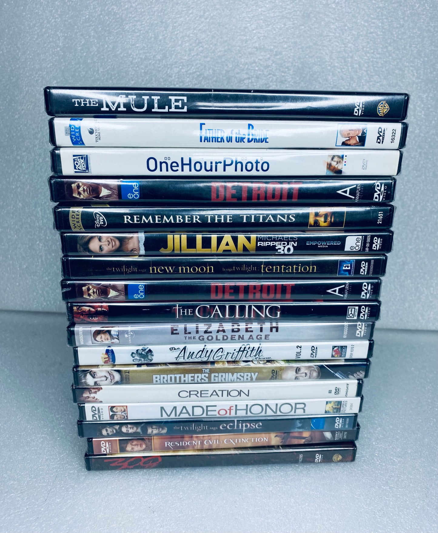#09 - lot Of 17 New - Mixed DVD Movies - (IN CONDITION AS SHOWN)