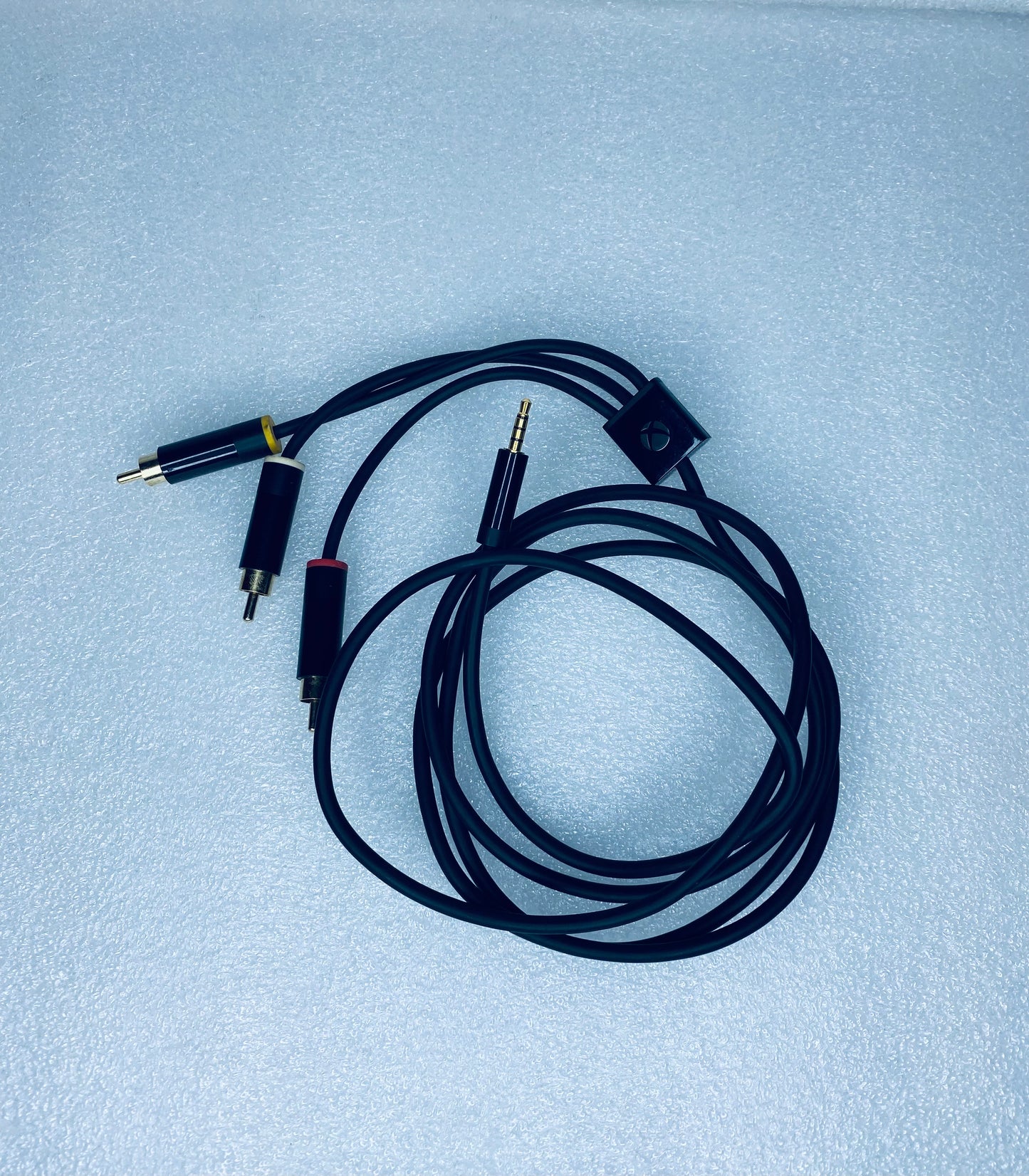 #20 - microsoft 3 ft. 3.5mm to RCA Composite AV Cable for Xbox 360 E Elite - (READ) - (IN CONDITION AS SHOWN)