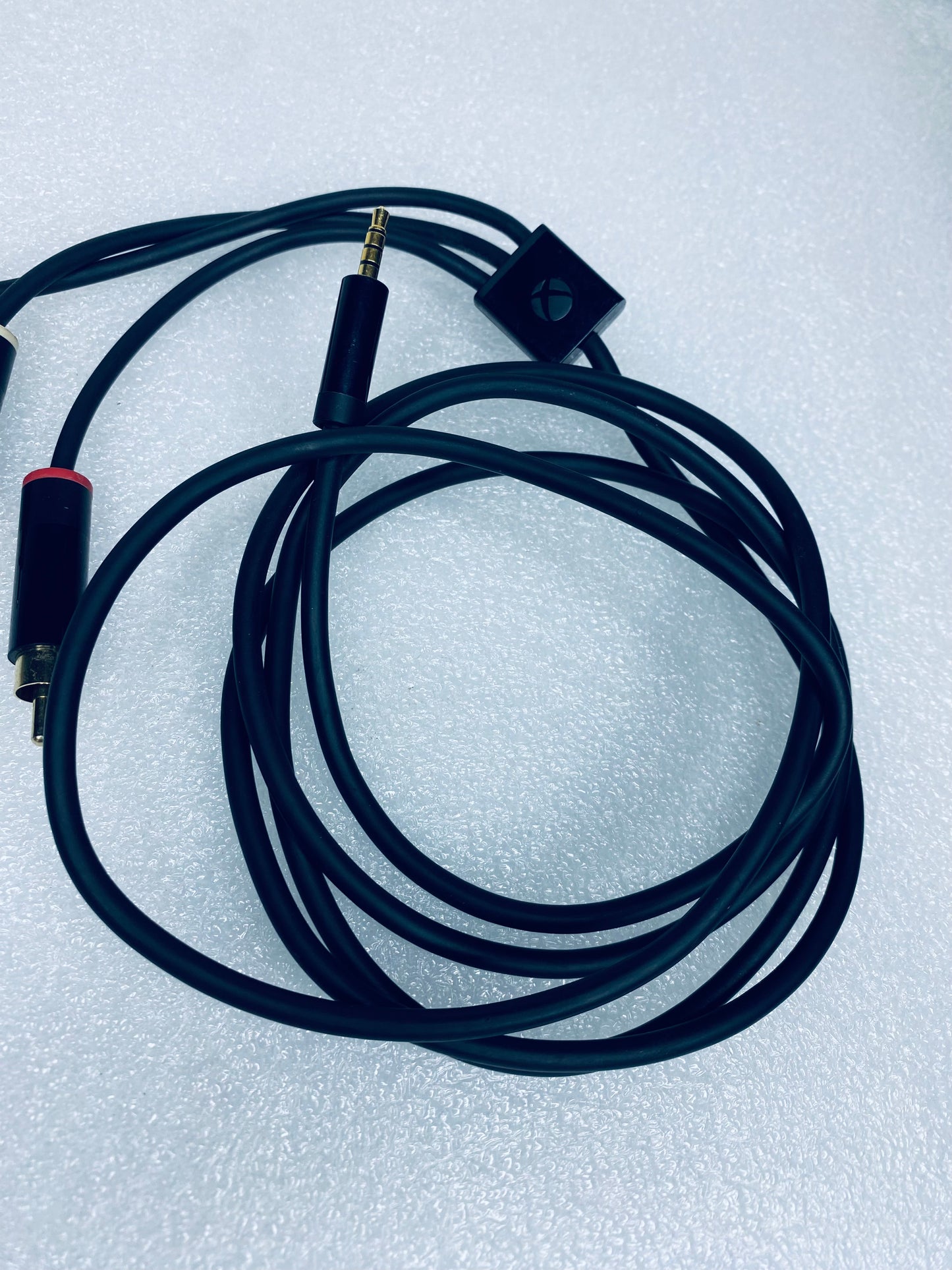 #20 - microsoft 3 ft. 3.5mm to RCA Composite AV Cable for Xbox 360 E Elite - (READ) - (IN CONDITION AS SHOWN)