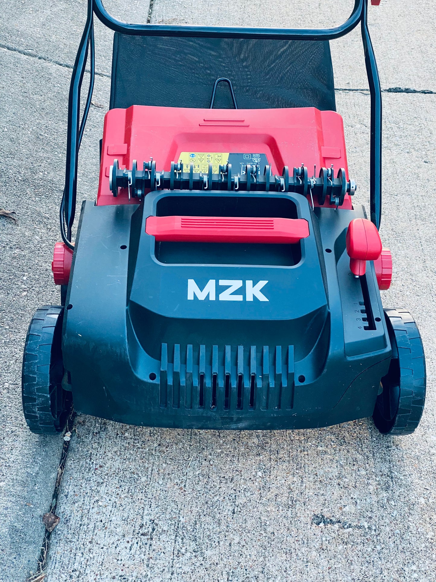 MZK 15" Electric Dethatcher/Scarifier With 5-Positions & 12 Gal Collect Bag-READ