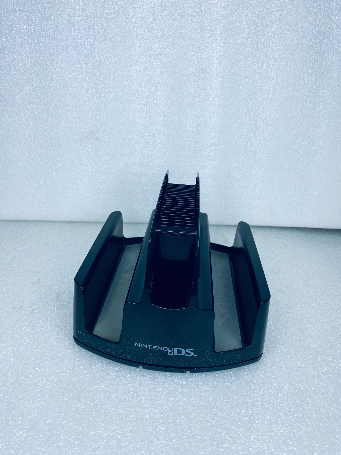 #31 - slam Brands Caddy/Storage Holder Organizer For Nintendo DS 223168 - (READ) - (IN CONDITION AS SHOWN)
