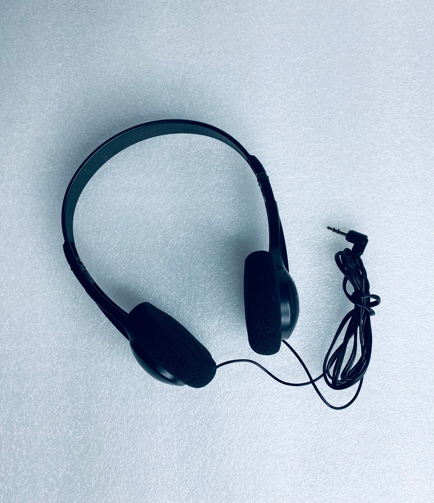 #32 - digital Over The Ear Headphones Stereo, 3.5mm, Black - (READ) - (IN CONDITION AS SHOWN)