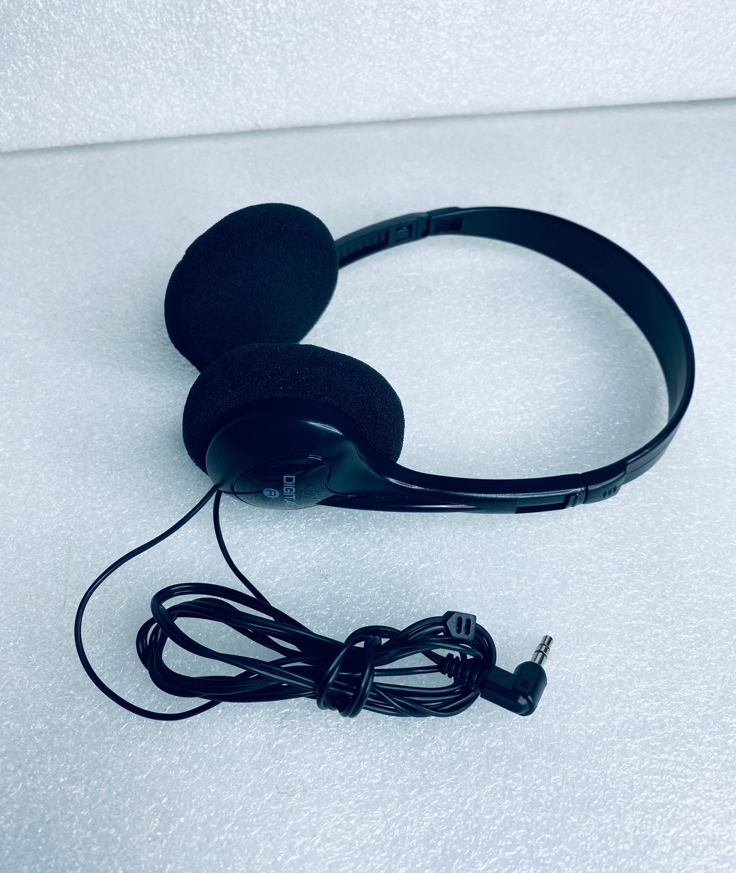 #32 - digital Over The Ear Headphones Stereo, 3.5mm, Black - (READ) - (IN CONDITION AS SHOWN)
