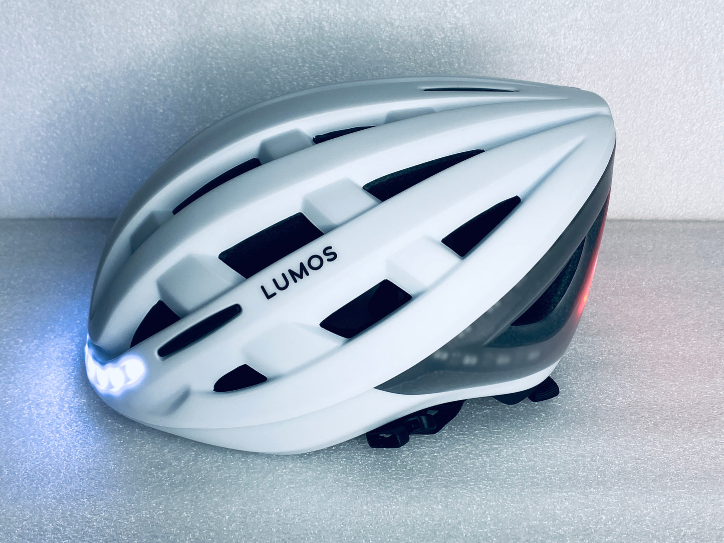new Other-Lumos Kickstart M/L Bluetooth White Smart Bike Helmet With Remote