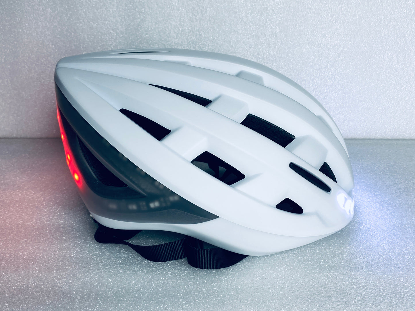 new Other-Lumos Kickstart M/L Bluetooth White Smart Bike Helmet With Remote