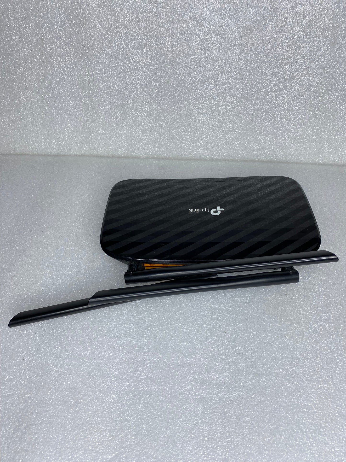 #40 - tp-Link Wireless Dual Band Router, Archer C900, 12" x 8", Black - (READ) - (IN CONDITION AS SHOWN)