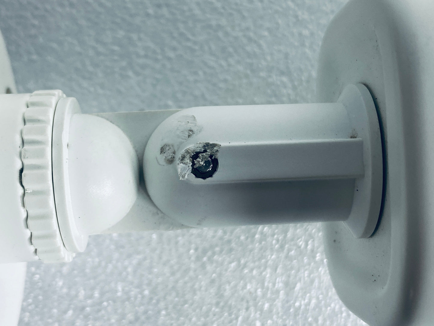 qSeeHD 1080p Analog HD Bullet Indoor/Outdoor BNC Security Camera, QRH880B -READ