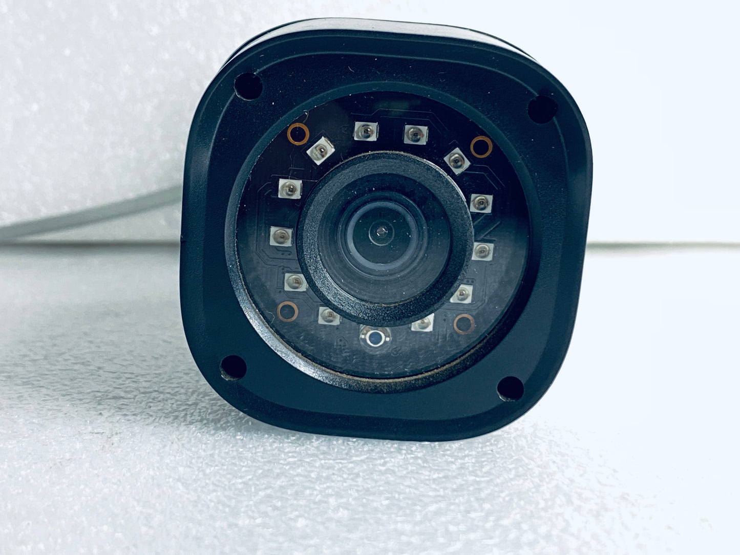 qSeeHD 1080p Analog HD Bullet Indoor/Outdoor BNC Security Camera, QRH880B -READ