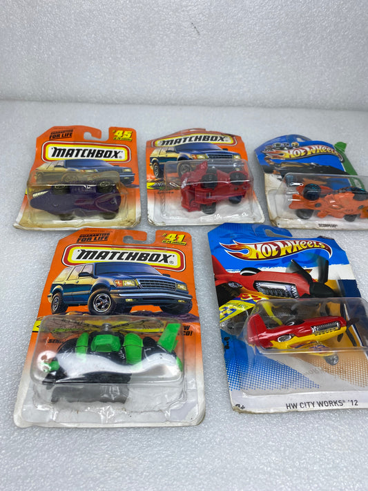 #91 - lot Of 5 - (3) Matchbox & (2) HotWheels Racing Toy Cars - (READ) - (IN CONDITION AS SHOWN)
