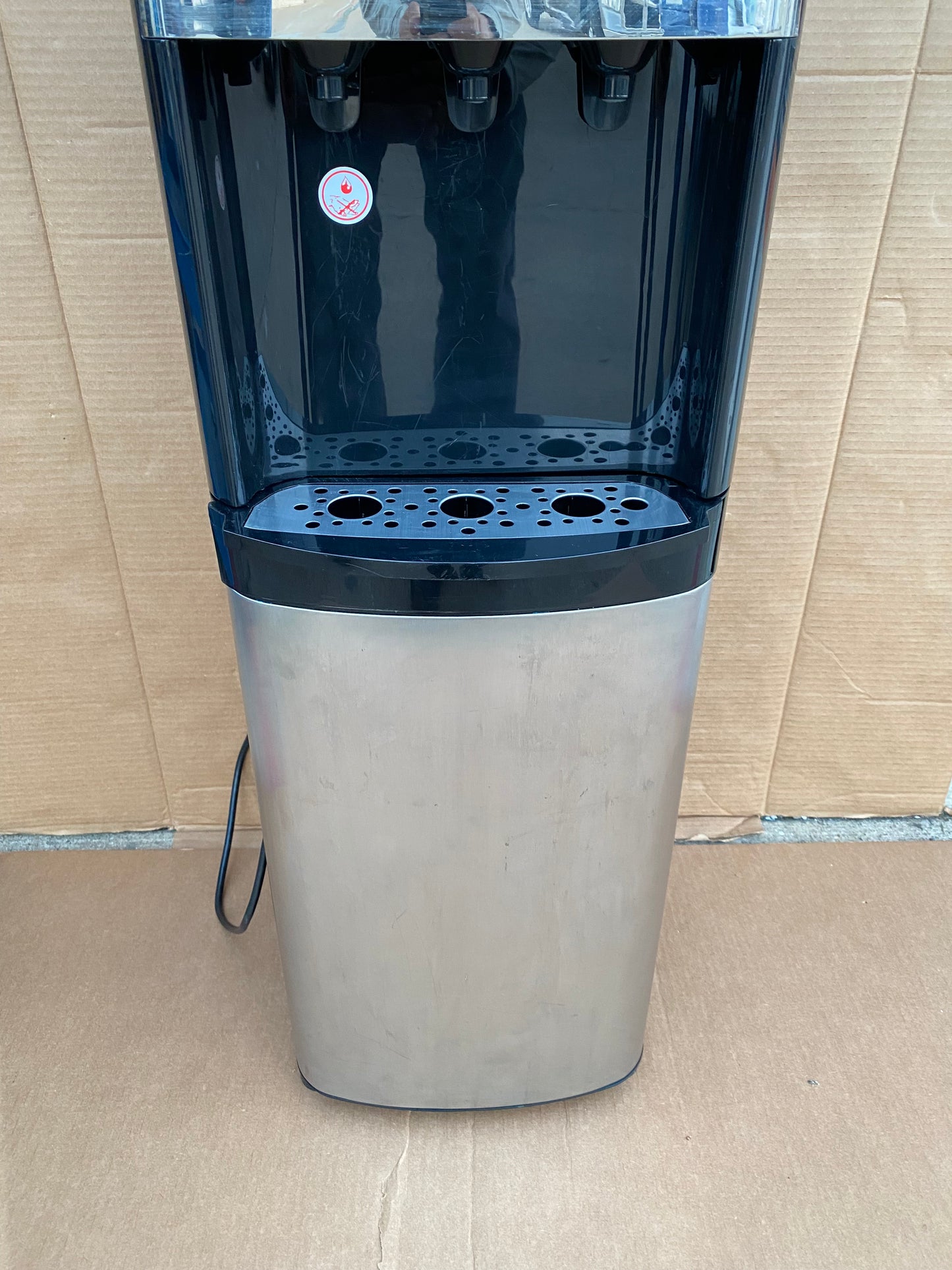 Primo Cold & Heat 5 Gallon Bottom Load Water Dispenser Machine, 41" Tall- (READ)