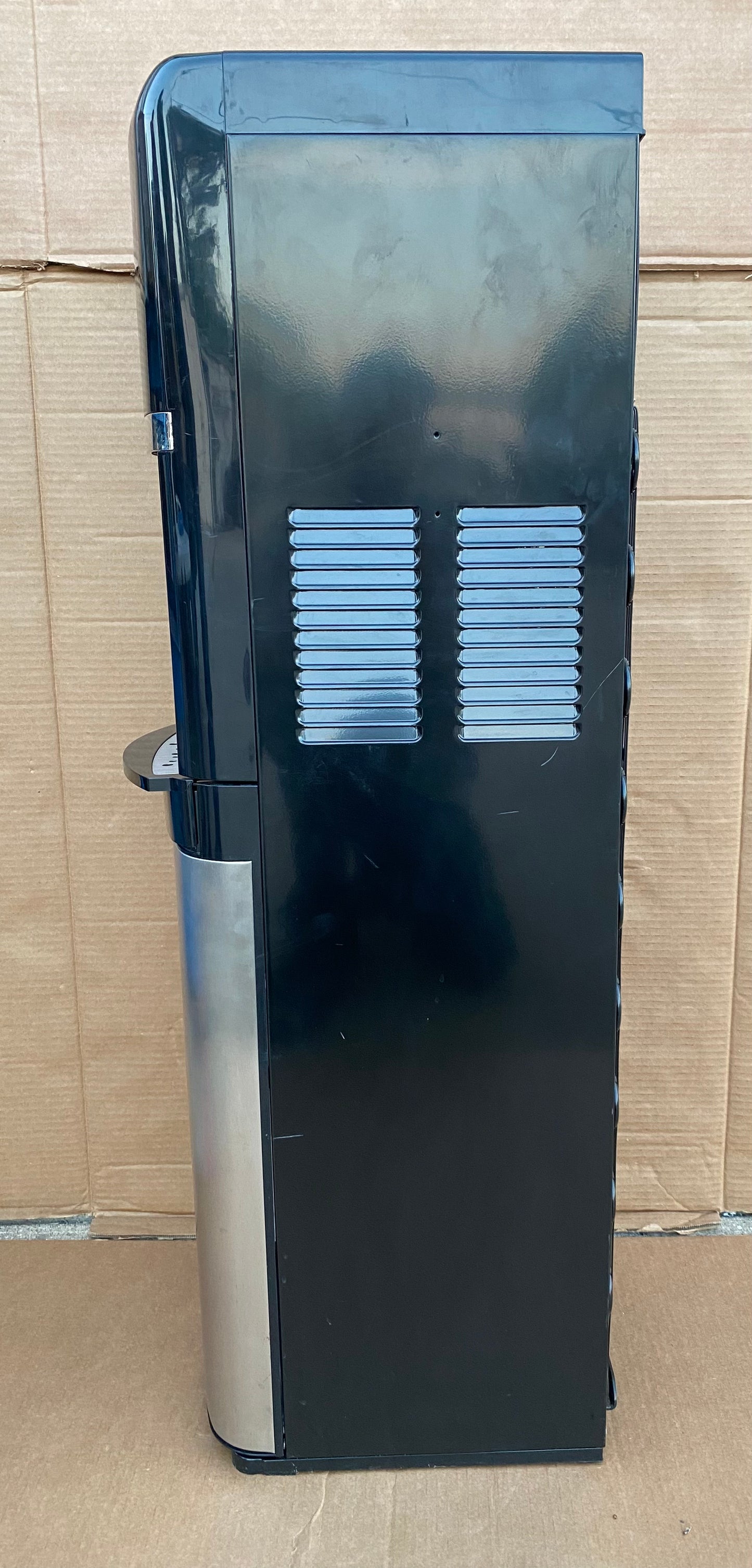 Primo Cold & Heat 5 Gallon Bottom Load Water Dispenser Machine, 41" Tall- (READ)