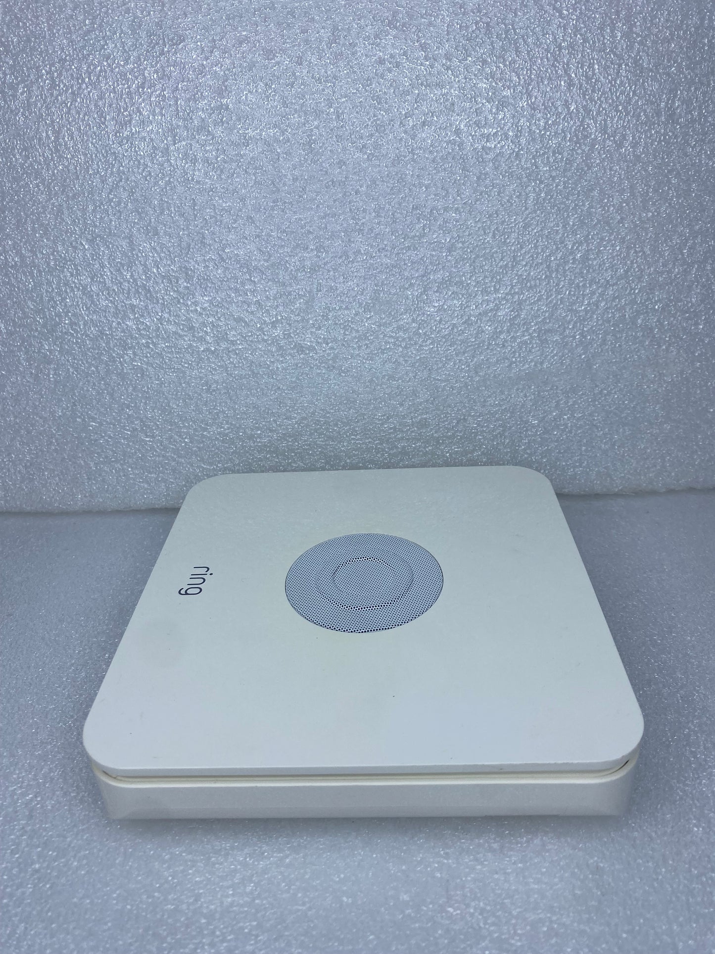 Ring Base Station 1st Generation, White, No AC Adapter, 6 3/4" x 6 3/4" - (READ)