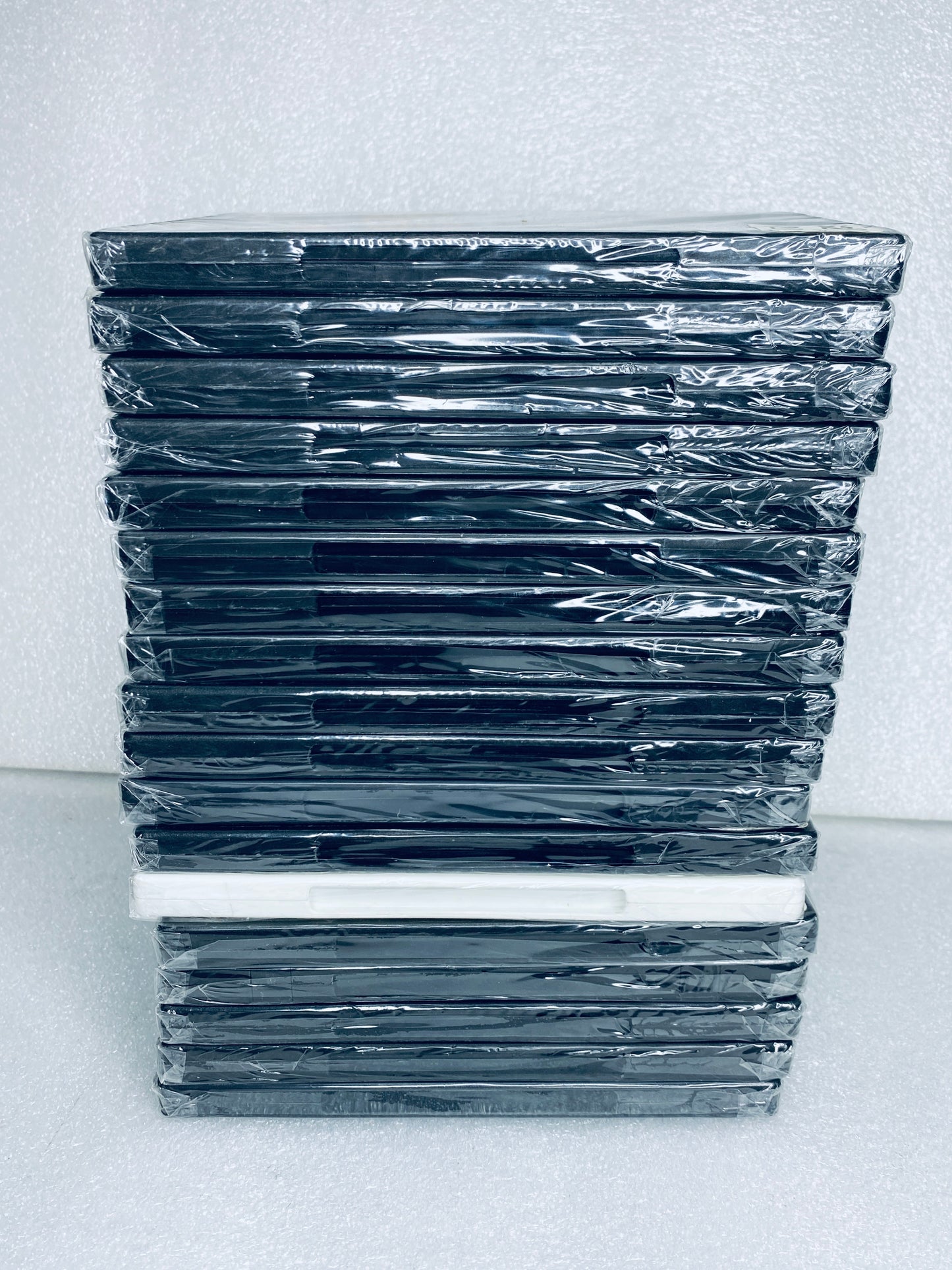 #08 - lot Of 18 New - Mixed DVD Movies - (IN CONDITION AS SHOWN)