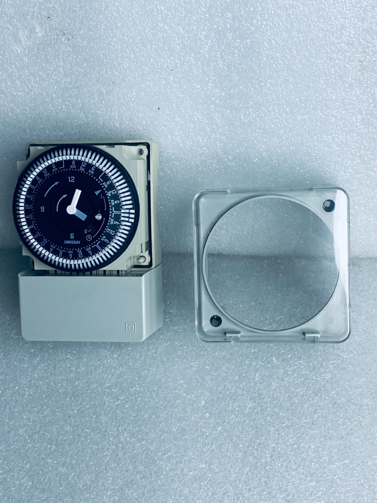 INTERMATIC Electromechanical 7 Day Time Switch 240V 50/60HZ, MIL72AQWUZH-240