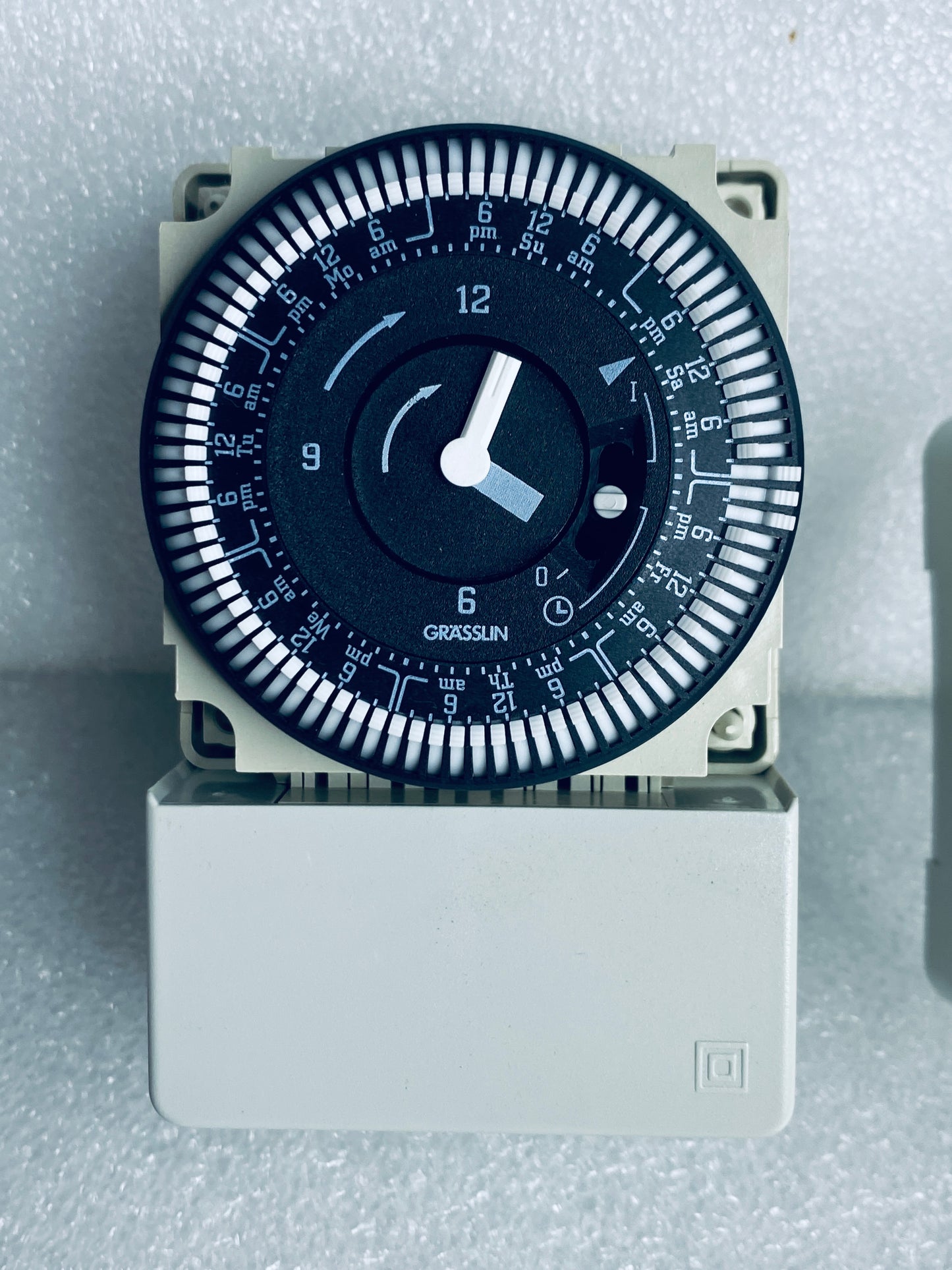 INTERMATIC Electromechanical 7 Day Time Switch 240V 50/60HZ, MIL72AQWUZH-240