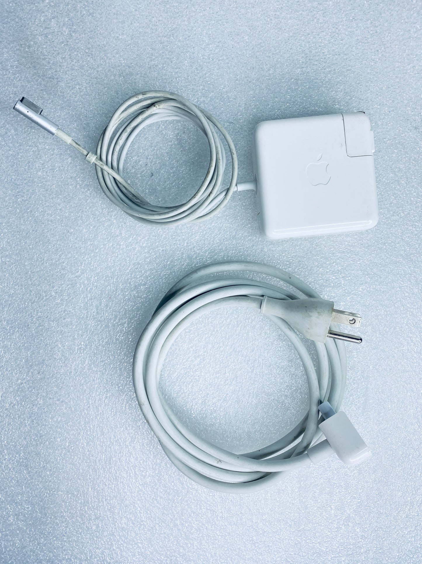 apple 60W Magsafe Power Adapter For 13" MacBook Pro, A1344 - (READ)