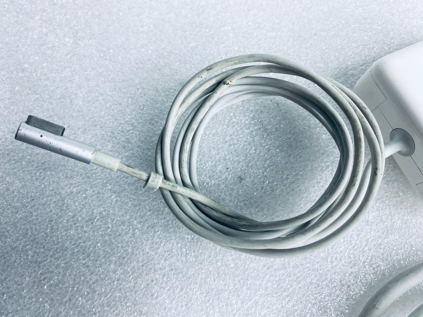 apple 60W Magsafe Power Adapter For 13" MacBook Pro, A1344 - (READ)