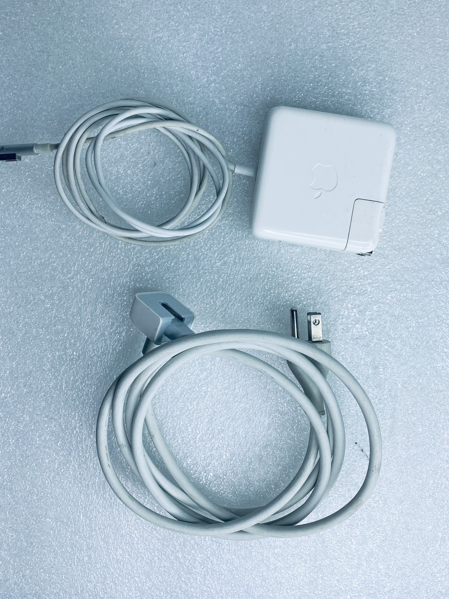 apple 60W Magsafe Power Adapter For 13" MacBook Pro, A1344 - (READ)