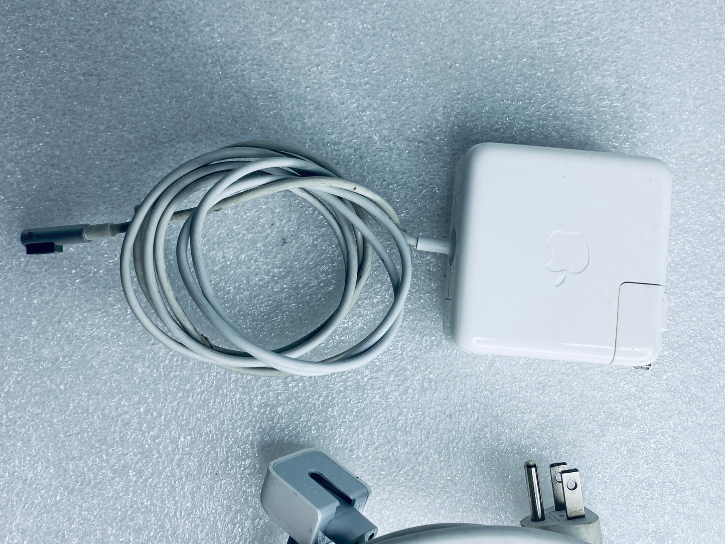 apple 60W Magsafe Power Adapter For 13" MacBook Pro, A1344 - (READ)